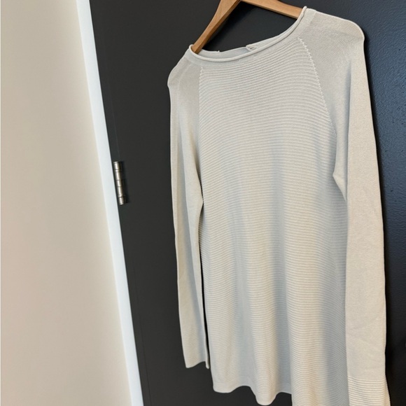 Annette Gortz M (oversized) great condition very minor wear V-Neck Women's Tunic - Picture 4 of 15